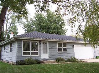 765 Hiawatha Dr, Elgin, IL 60120