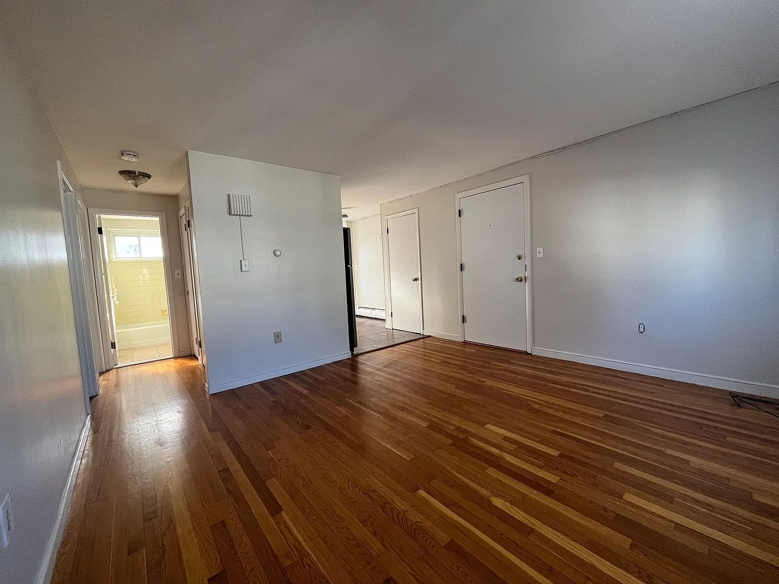 2 bed, 1.0 bath, 9999 sqft, $2,550 — Photo 4