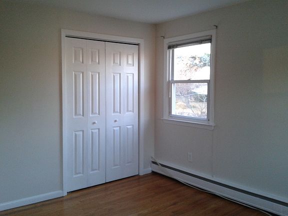 3rd image of 123 Underhill Ave