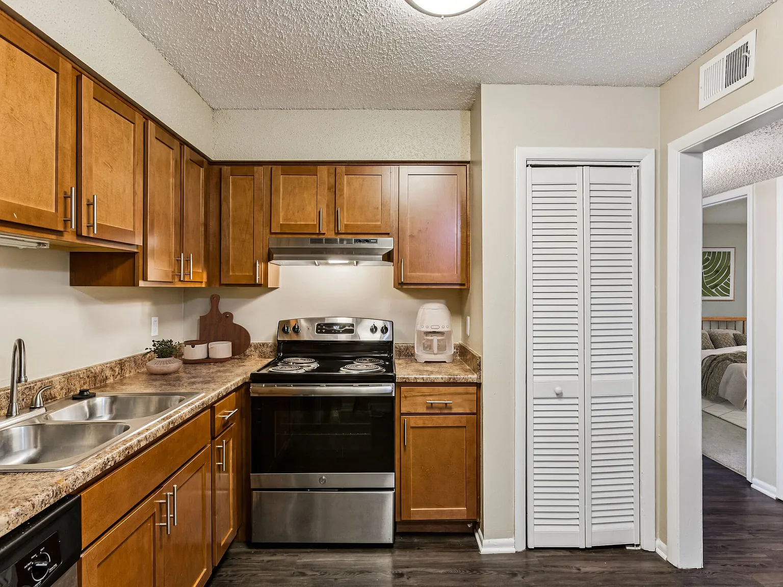 Ashford Place Apartments — Photo 1