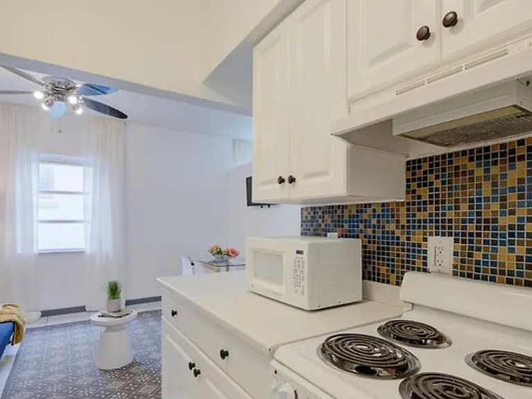 1100 Collins Ave #308 — Photo 22