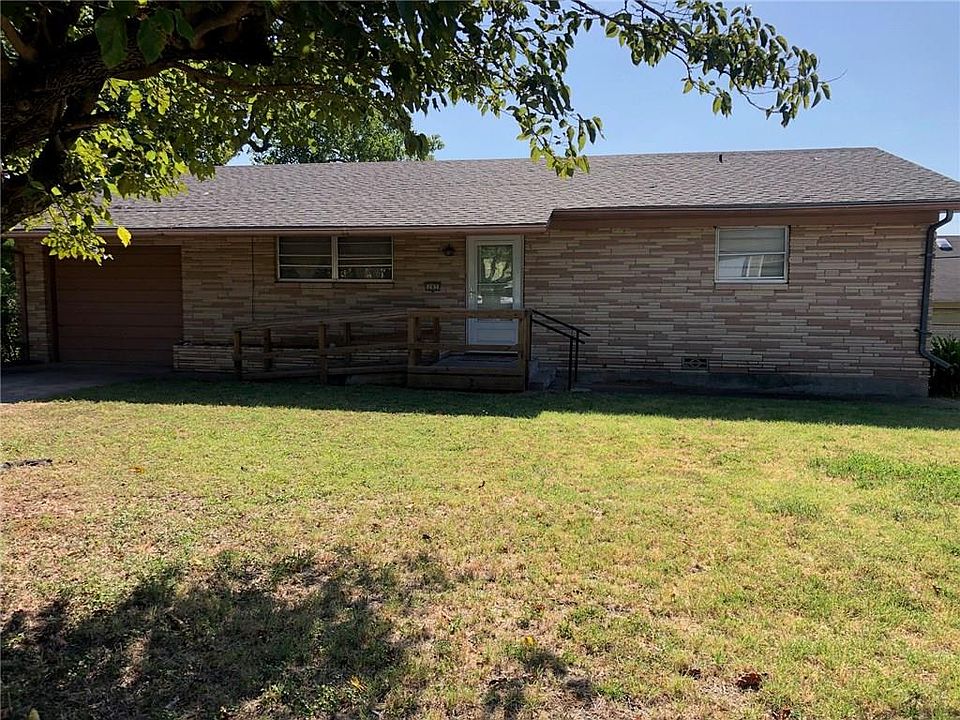 1st image of 103 Oakwood Dr