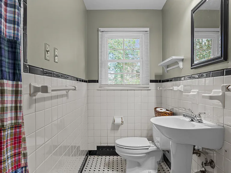 2100 Villa Dr — Photo 7
