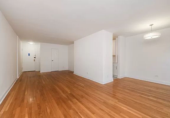 5th image of 142-05 Roosevelt Ave #530