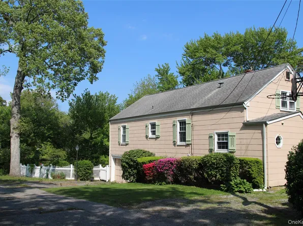 2 Hemlock Court, Bay Shore, NY 11706