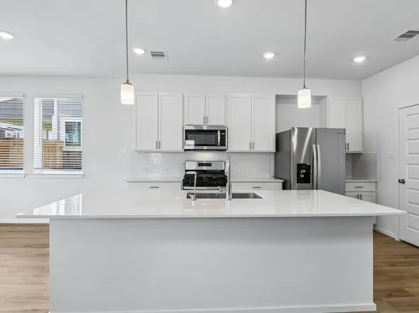 2169 Boardwalk Ln, Kemah, TX 77565