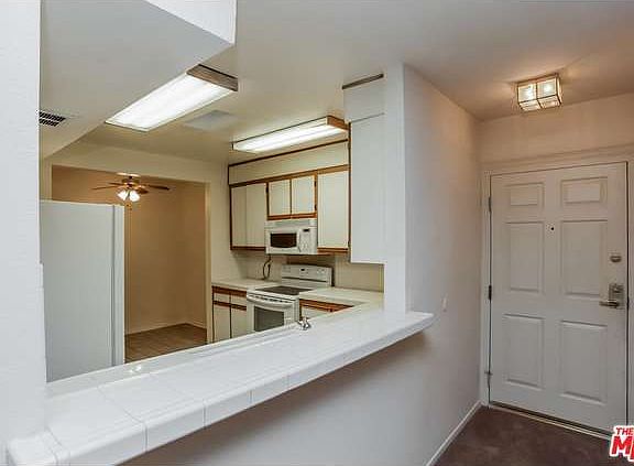 4th image of 4829 Whitsett Ave APT 306