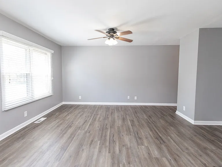 857 Heritage Cir — Photo 10