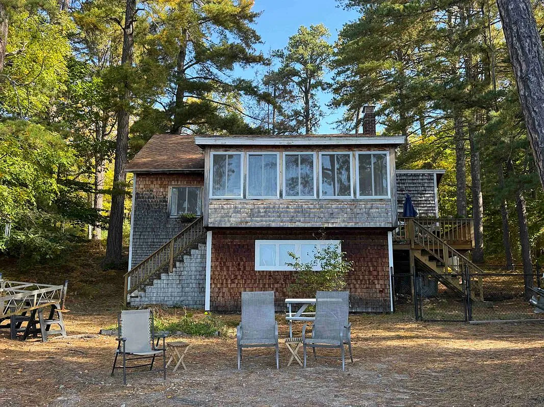 3 bed, 1.0 bath, 1064 sqft, $1,800 — Photo 4