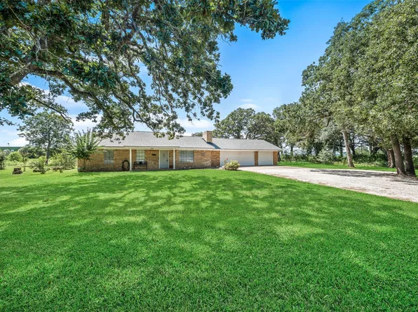 25739 Old Howth Rd, Hempstead, TX 77445