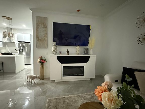 3rd image of 520 S Nogal Street