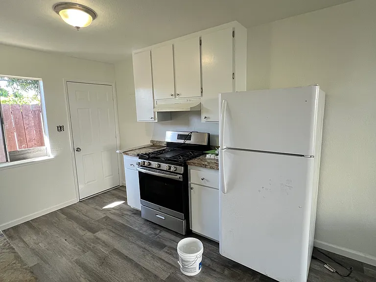 30 Welburn Ave #D — Photo 3