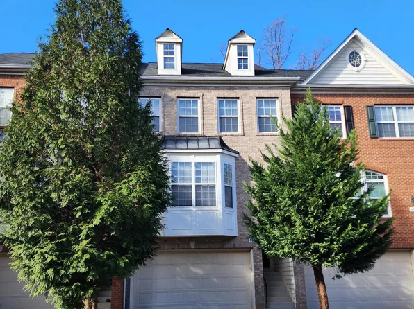 4522 English Holly Dr, Fairfax, VA 22030