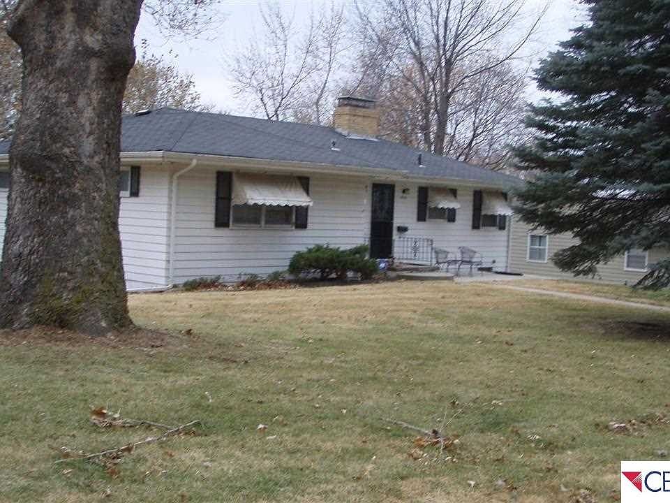 2nd image of 2824 S 105th Ave