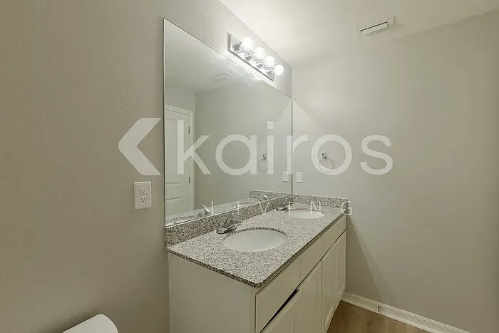 4204 E 5th St — Photo 21