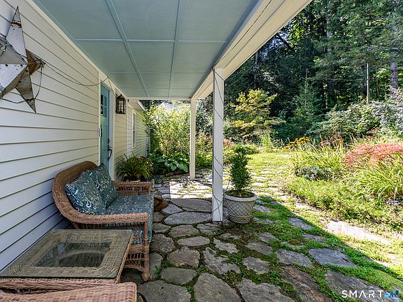 4th image of 61 Lower Church Hill Road