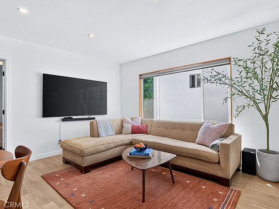 4th image of 2135 E Bellevue Ave #12