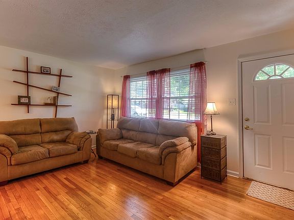 4th image of 3758 Temple Dr