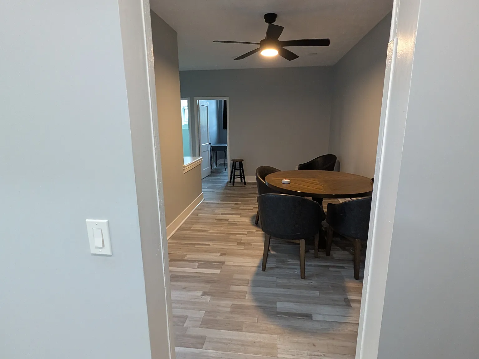 3 bed, 950 sqft, $1,700 — Photo 2