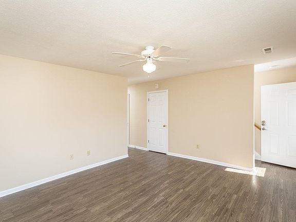 4th image of 1318 Old Windmill Cir