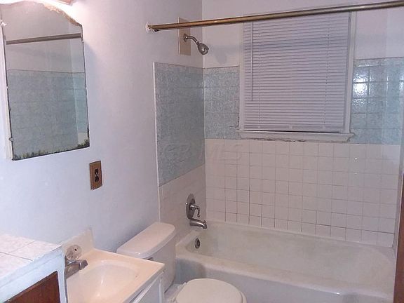 3rd image of 3211 Oaklawn St