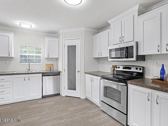 3rd image of 4909 Bamboo St