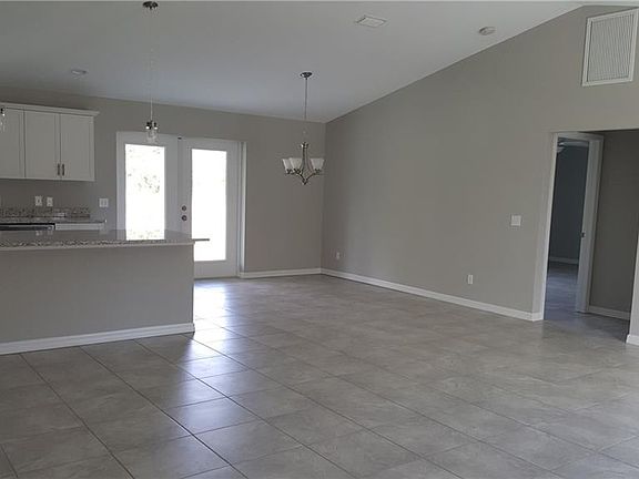 3rd image of 100 Englewood Ct