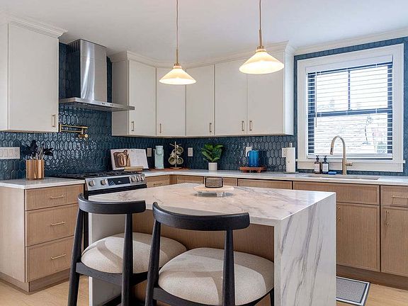 2nd image of 7.9 Dearborn St #1