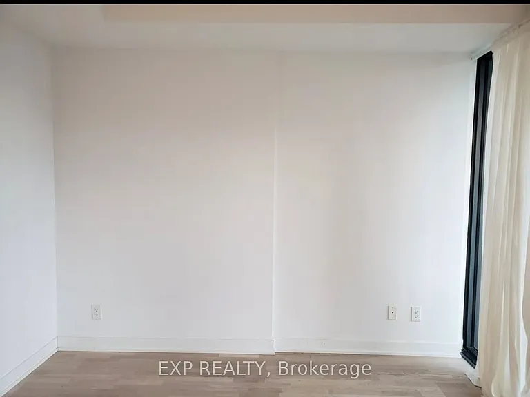 185 Roehampton Ave #911 — Photo 9