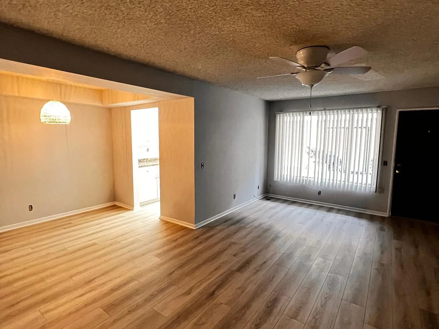 2220 W Victory Blvd — Photo 4