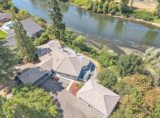 1282 Shady Ln, Grants Pass, OR 97527