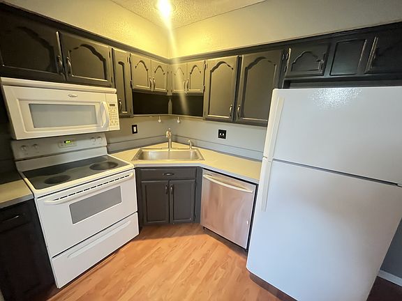 4th image of 700 Cedar Dr
