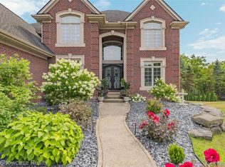 1803 Applebrook Dr, Commerce Township, MI 48382