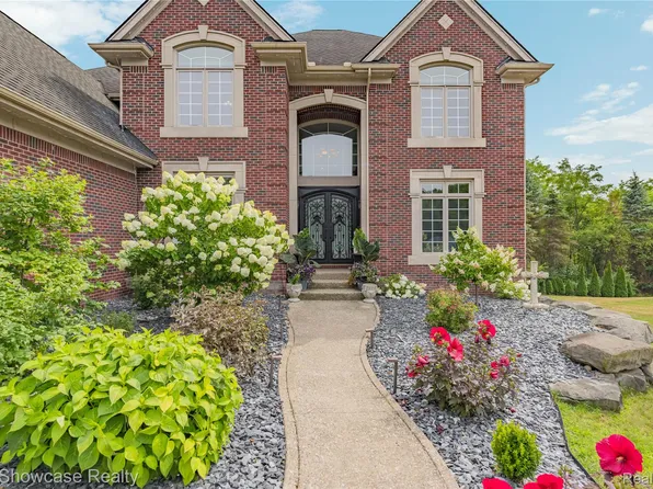 1803 Applebrook Dr, Commerce Township, MI 48382