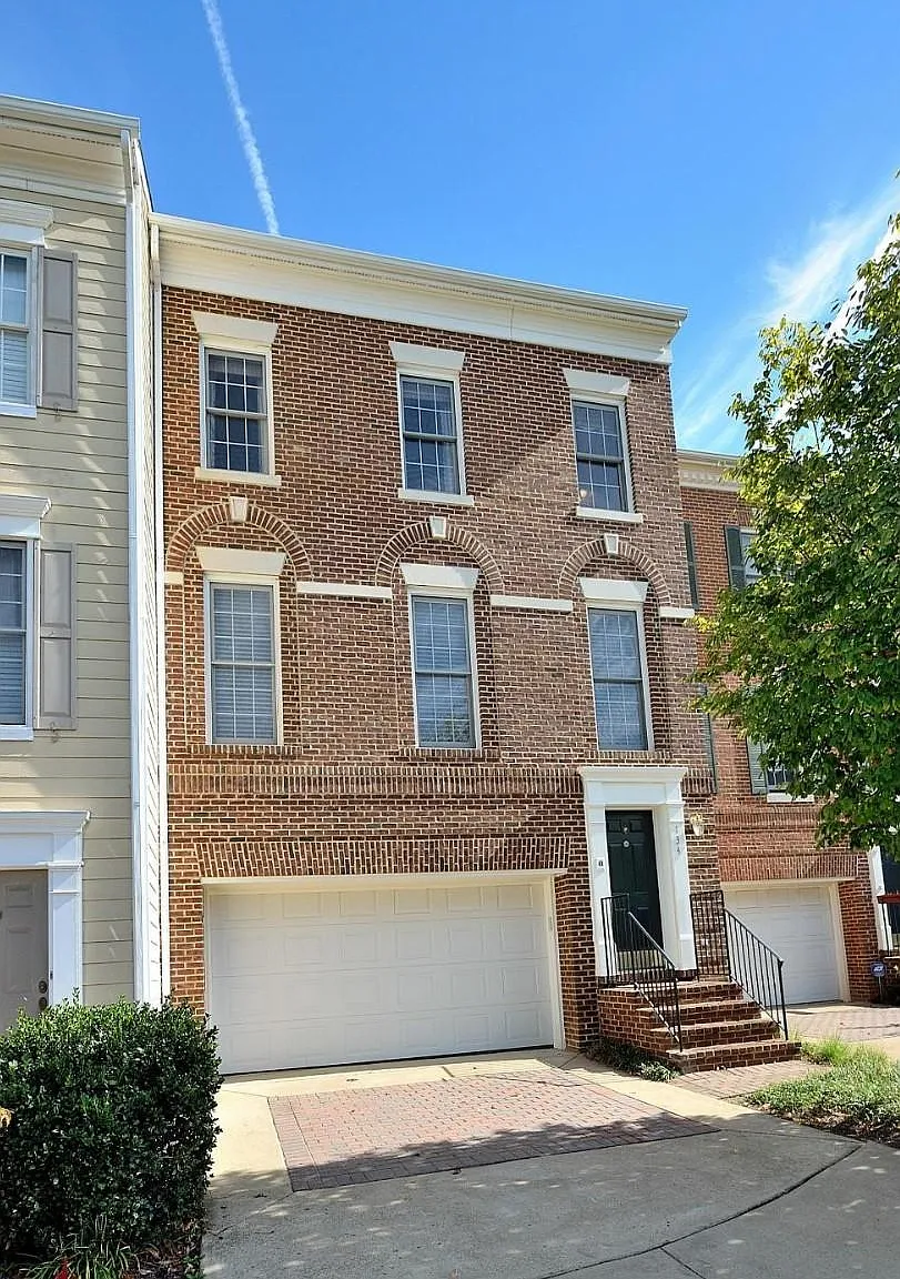 3 bed, 2.5 bath, 2320 sqft, $4,950 — Photo 1