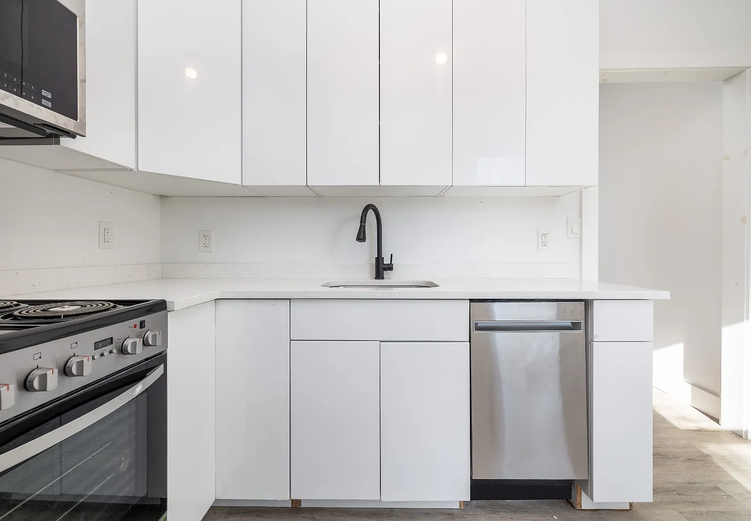 Studio, 500 sqft, $1,049 — Photo 3