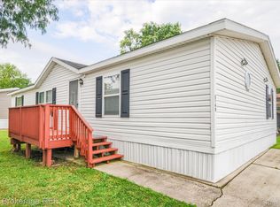 5149 Chantelle Dr, Flint, MI 48507