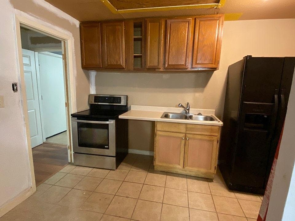 1st image of 713 Echo Dr #0
