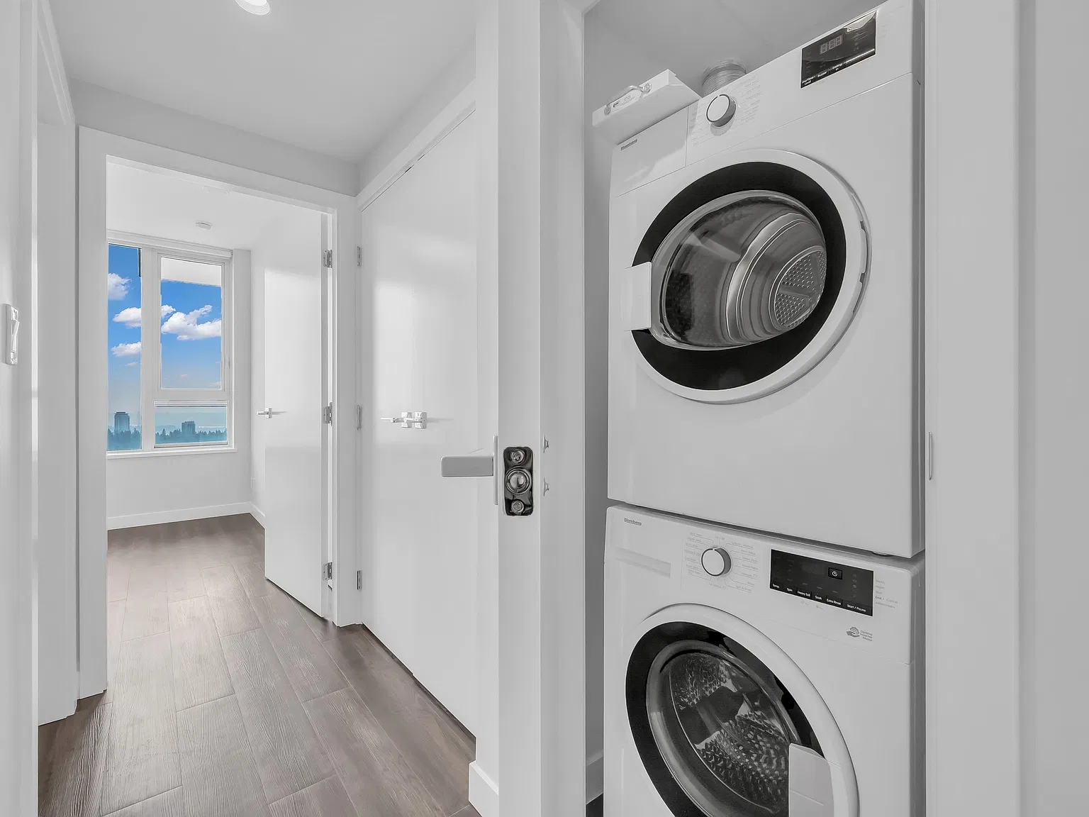 2 bed, 962 sqft, $3,195 — Photo 4