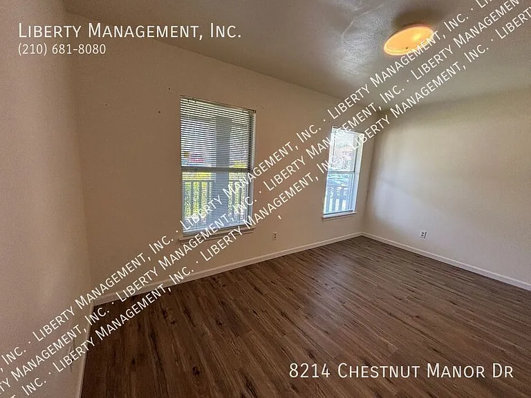 8214 Chestnut Manor Dr — Photo 11