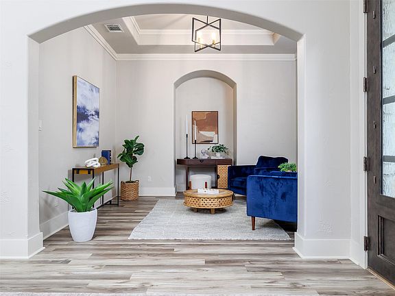 4th image of 101 Aldea St