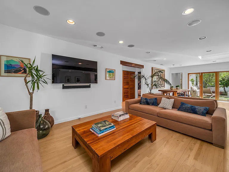 7844 Stewart Ave — Photo 17