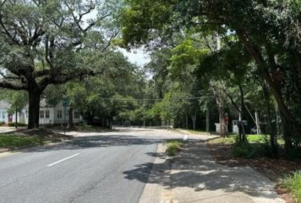 Exterior Neighborhood (street photo)