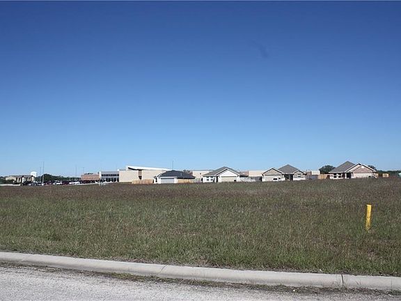2nd image of 915 2nd St