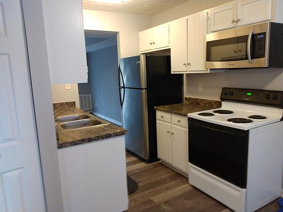 4th image of 18 Roffman Pl