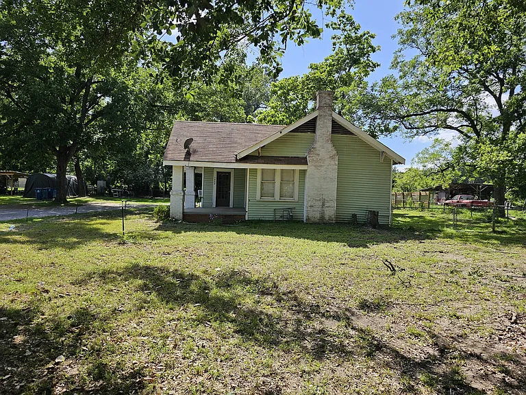 1505 Quevado St — Photo 1