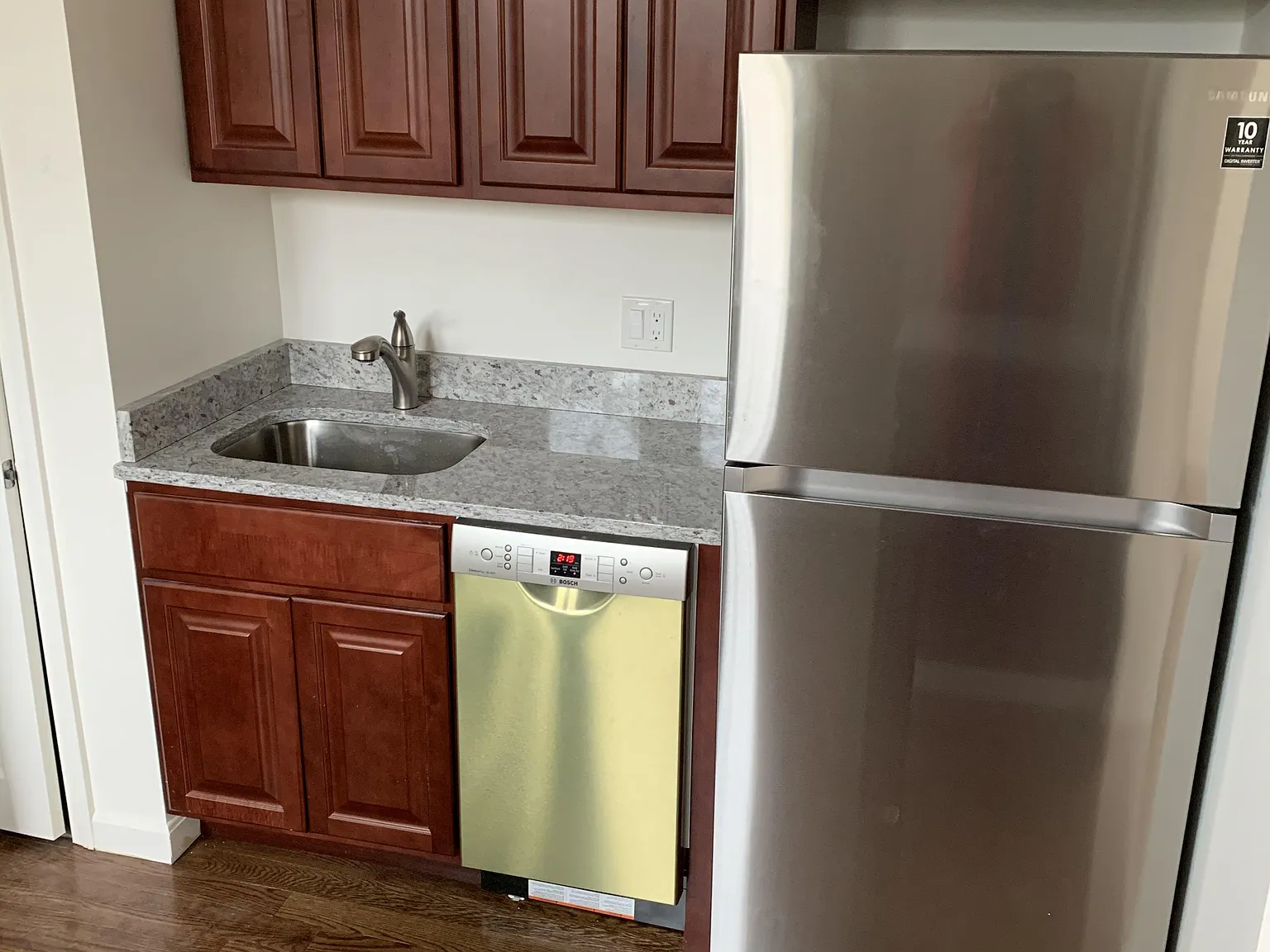 1 bed, 550 sqft, $2,700 — Photo 3