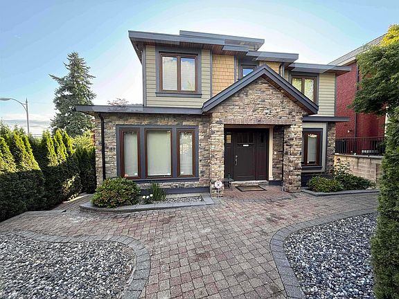 4th image of 7689 Jasper Cres