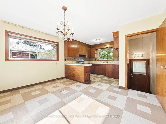 5th image of 522 Dunkirk Ave