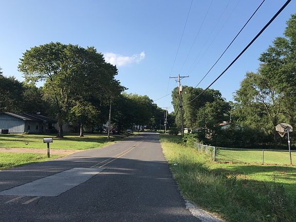5th image of 401 Westpine Dr